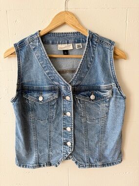 Universal Thread | Light Wash Denim Vest Classic Casual | Size XS